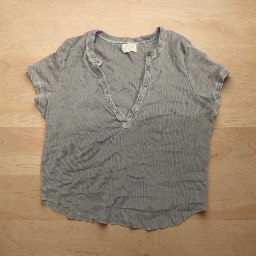 Urban Nation Light Gray Short Sleeve Top
